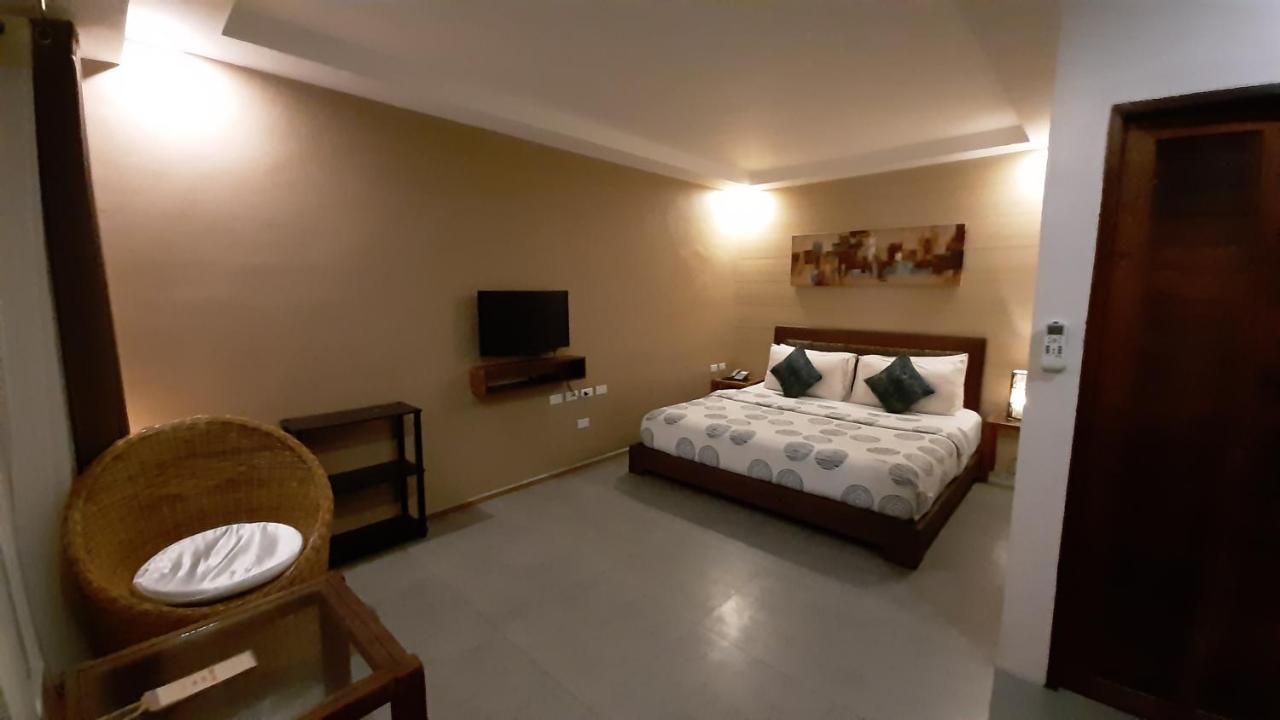 Urban Sands Hotel Iloilo Exterior photo