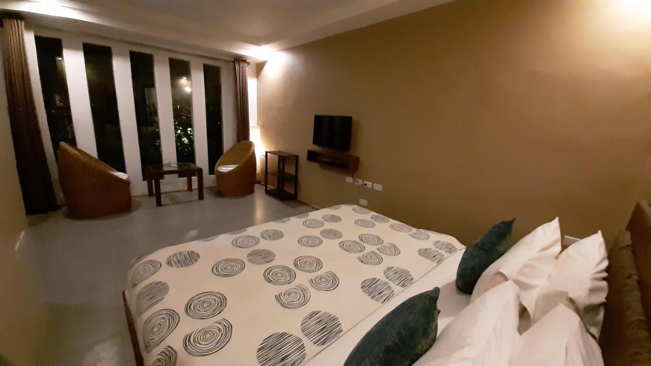 Urban Sands Hotel Iloilo Exterior photo
