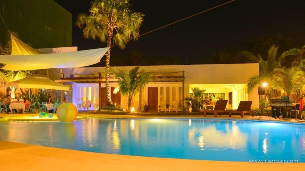 Urban Sands Hotel Iloilo Exterior photo
