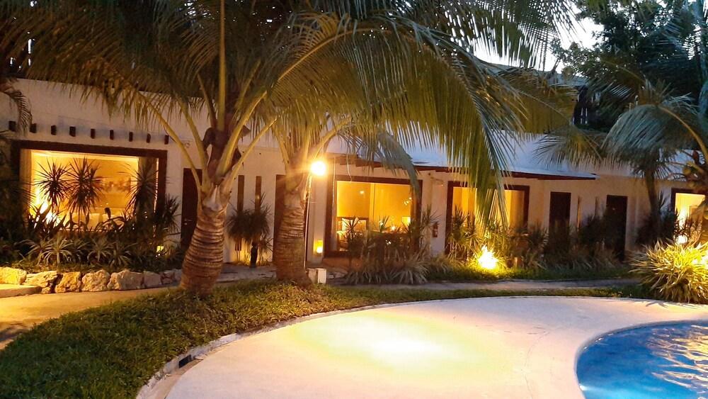Urban Sands Hotel Iloilo Exterior photo